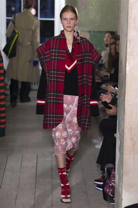 burberry collezione fall winter 2017|Watch Burberry Fall 2017 Ready.